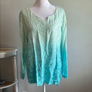[Papa] Elegant Embroidered Ombre Green Top - Size Small